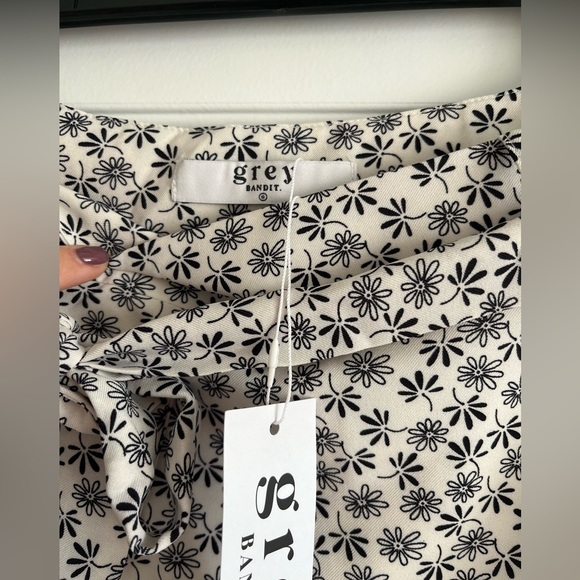 Grey Bandit size small skort - Picture 3 of 7